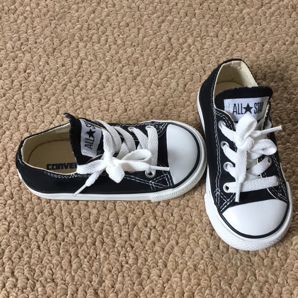 Converse toddler size 6 shoes